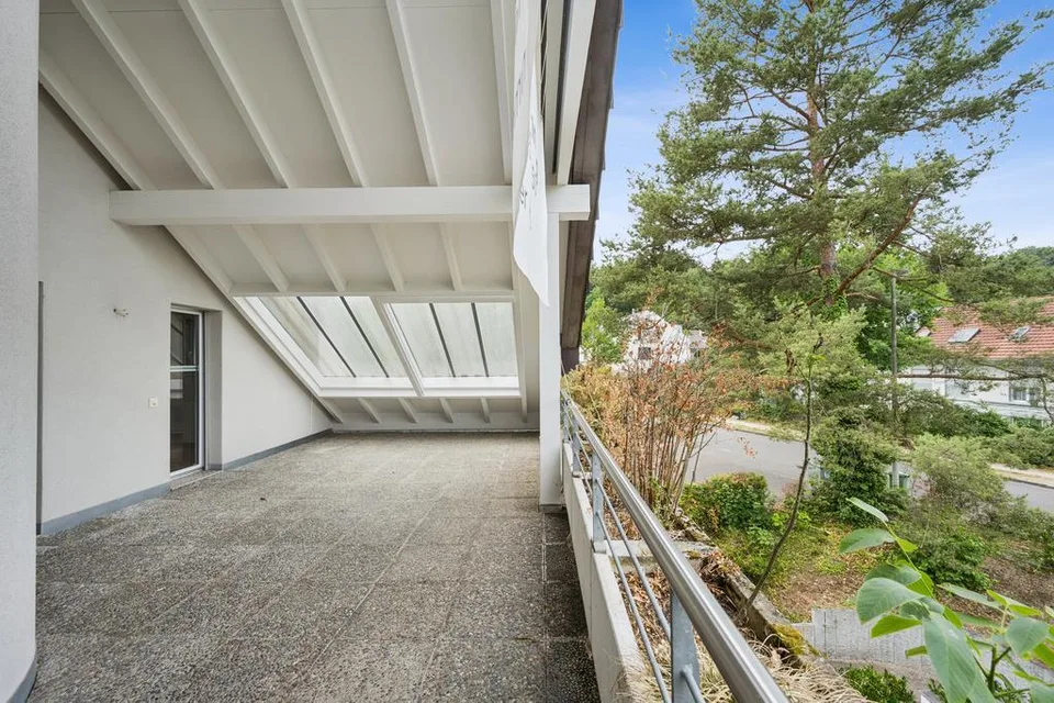 Beautiful 4.5-room attic apartment - near ISB – photo 10 of 11