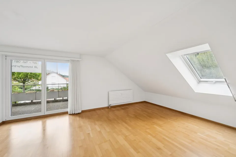 Beautiful 4.5-room attic apartment - near ISB – photo 7 of 11