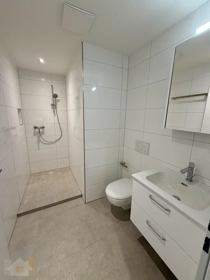 NEUE TOP MODERNE WOHNUNG AN ZENTRALER LAGE