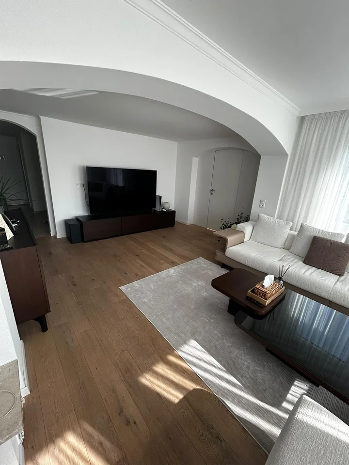 Grosszügige 4.5 Zimmer Attika mit Dachterrasse