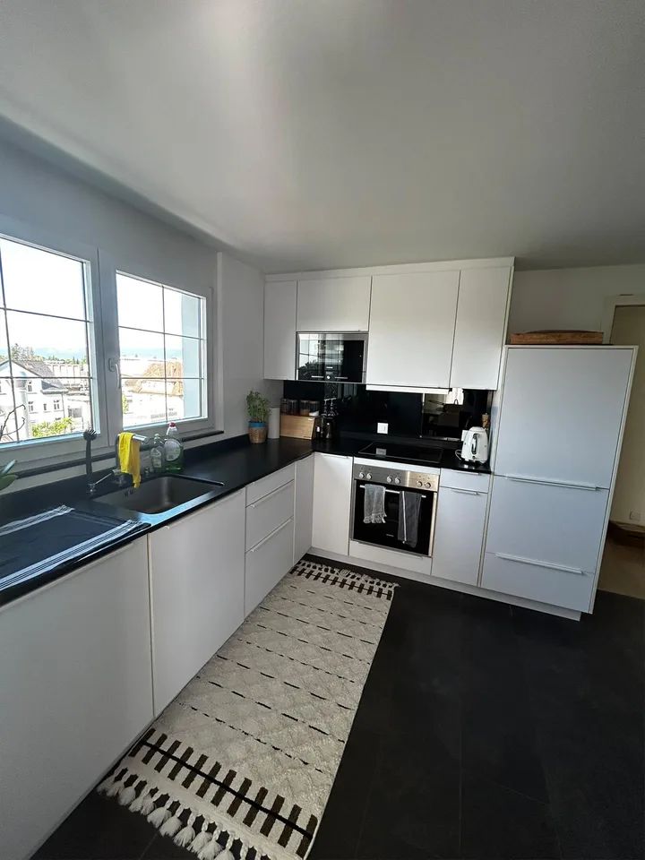 Grosszügige 4.5 Zimmer Attika mit Dachterrasse