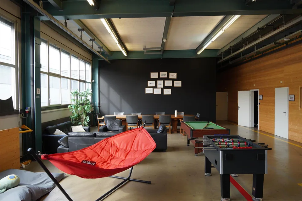 Günstiges Büro in kreativer Fabrikhalle