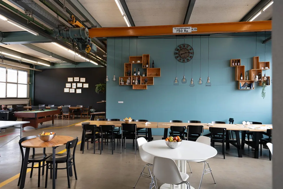 Günstiges Büro in kreativer Fabrikhalle