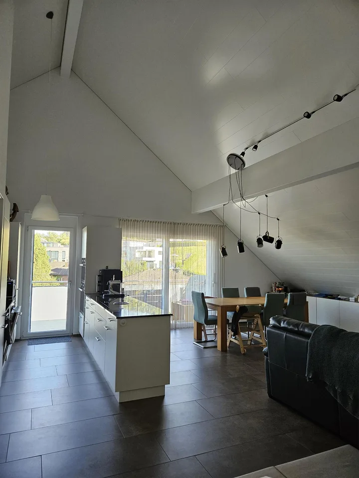 4.5 Zimmer-Wohnung im Dachgeschoss zu vermieten