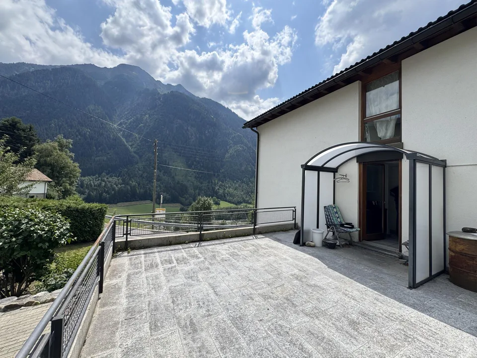 Incantevole casa unifamiliare a Quinto – 6.5 locali con garage e giardino