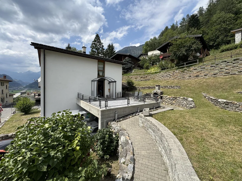 Incantevole casa unifamiliare a Quinto – 6.5 locali con garage e giardino