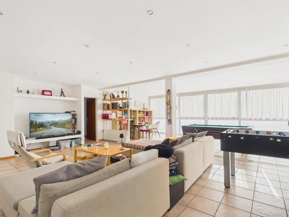 Villa elegante di 6.5 locali con locale commerciale annesso a Mendr...