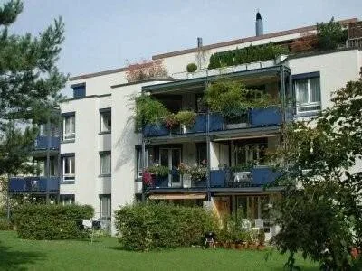 Diverse Parkplätze verfügbar