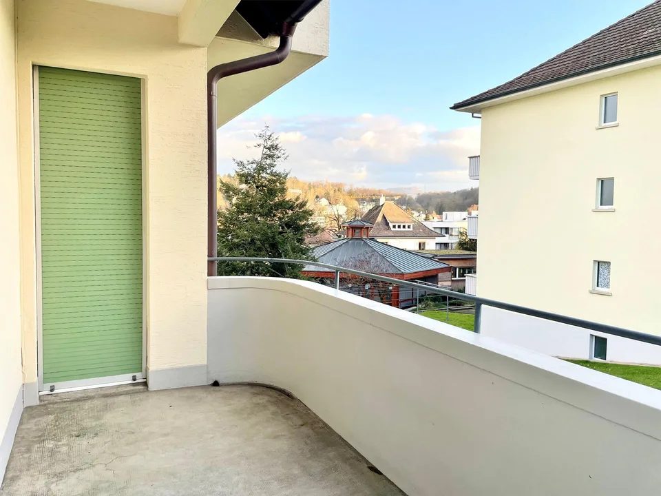 Grosszügige und ruhige 2.5-Zimmerwohnung 65m2 nähe ÖV