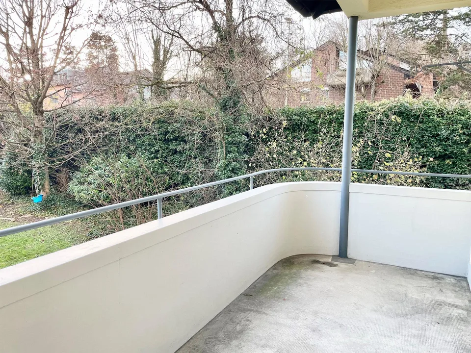 Grosszügige und ruhige 2.5-Zimmerwohnung 65m2 nähe ÖV