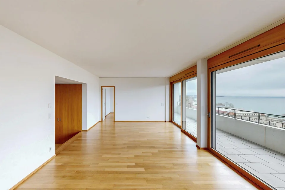 Spacieux appartement de 6.5 pièces au 8ème étage