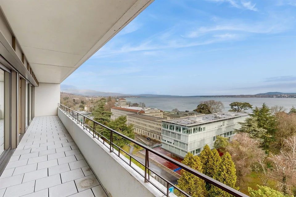 Spacieux appartement de 6.5 pièces au 8ème étage
