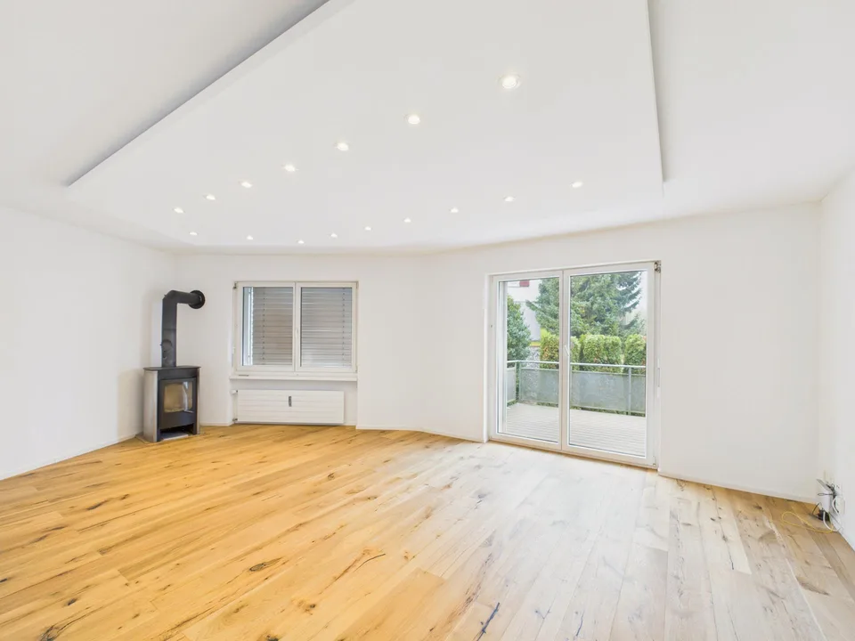 Poêle suédois confortable et terrasse avec box de garage inclus