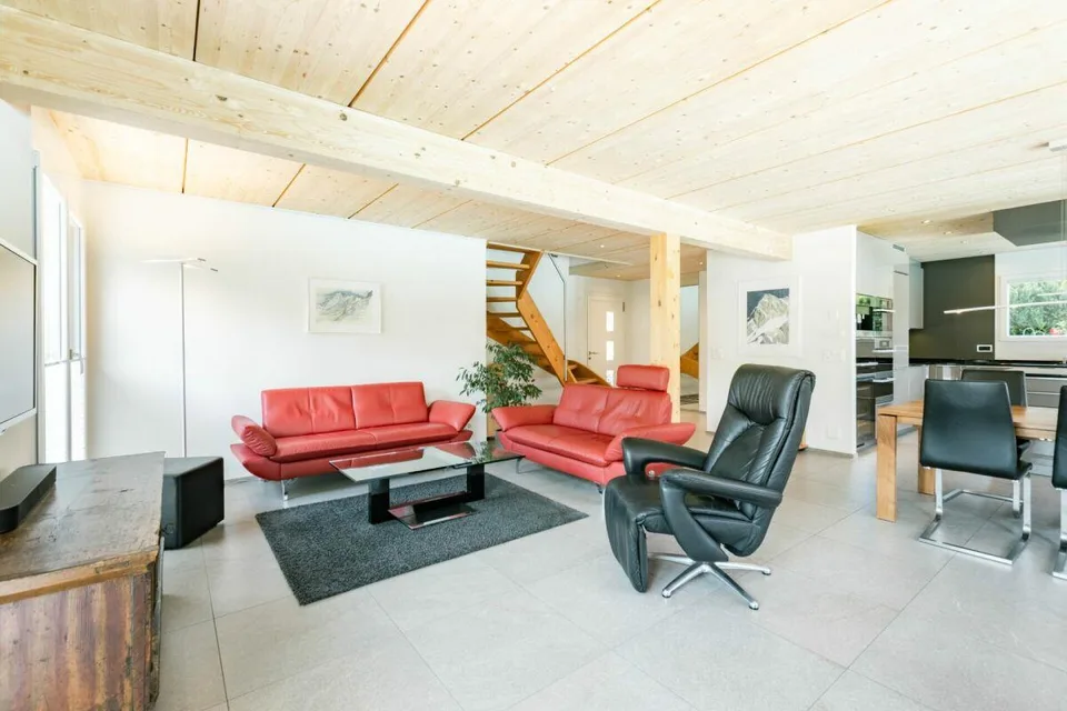 Exklusives Einfamilienhaus mit Pool in Hofstetten