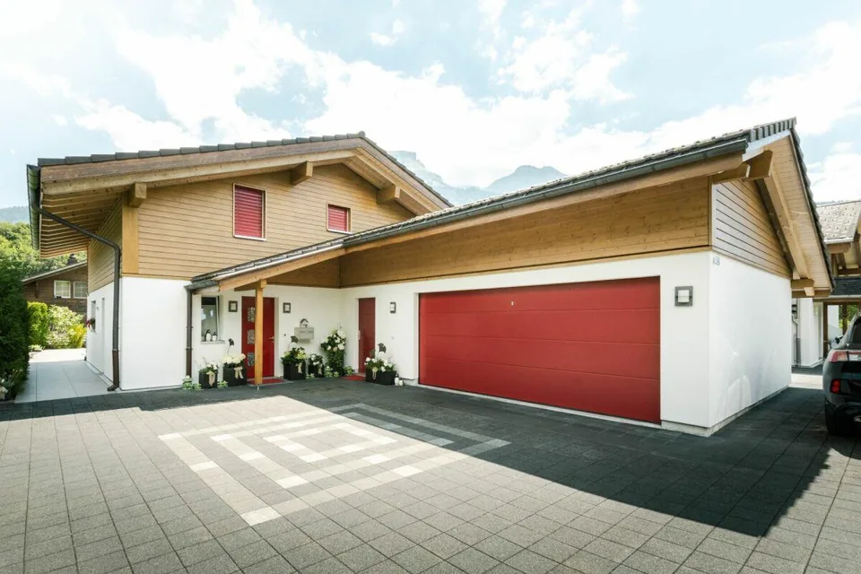 Exklusives Einfamilienhaus mit Pool in Hofstetten