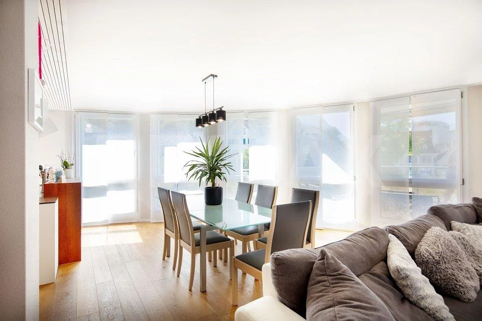 Einzigartige, lichtdurchflutete 3.5-Zi.-Wohnung mit Terrasse und Bergpanorama, 6440 Brunnen SZ