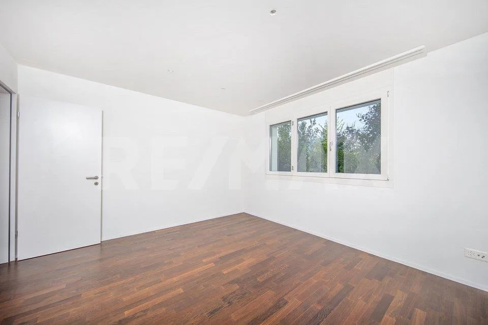 Elegante, helle 3.5-Zi.-Wohnung mit grosser Terrasse und Bergpanora...