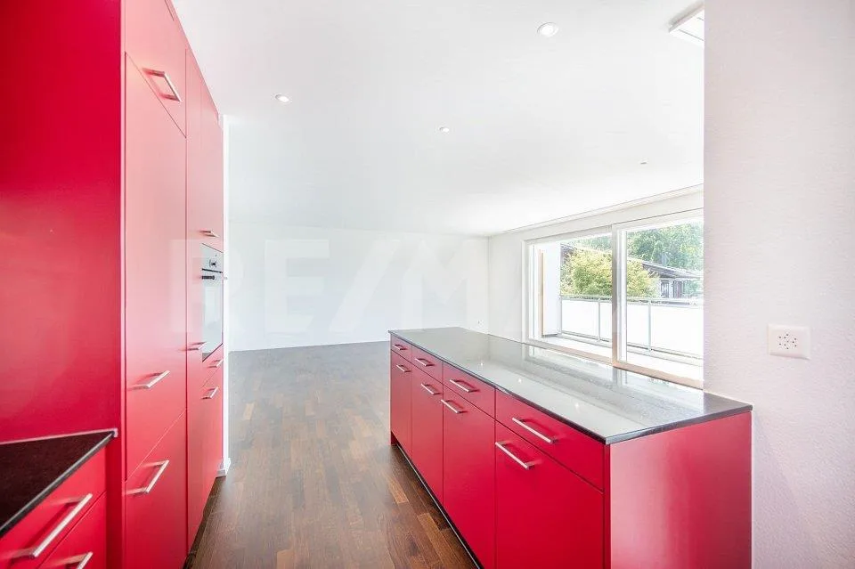 Elegante, helle 3.5-Zi.-Wohnung mit grosser Terrasse und Bergpanora...