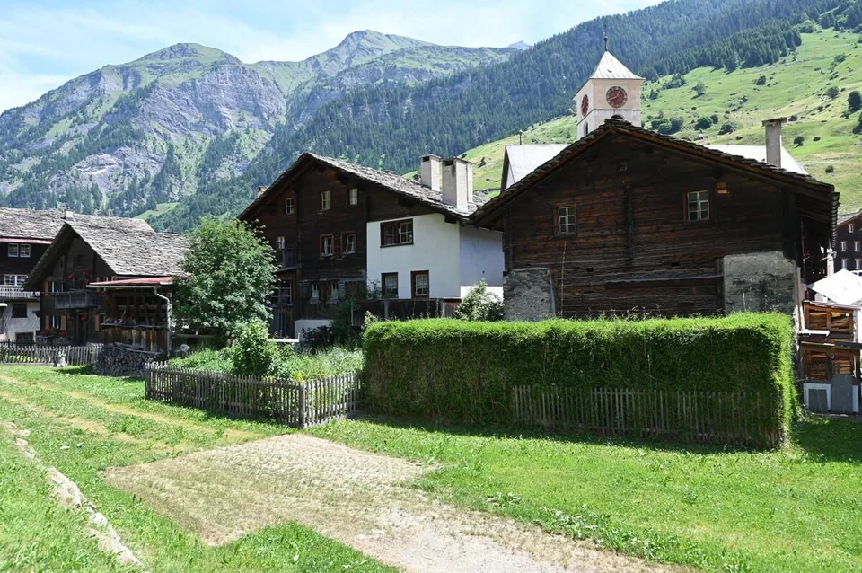 Geräumige 4.5 Zi-Ferienwohnung in Vals