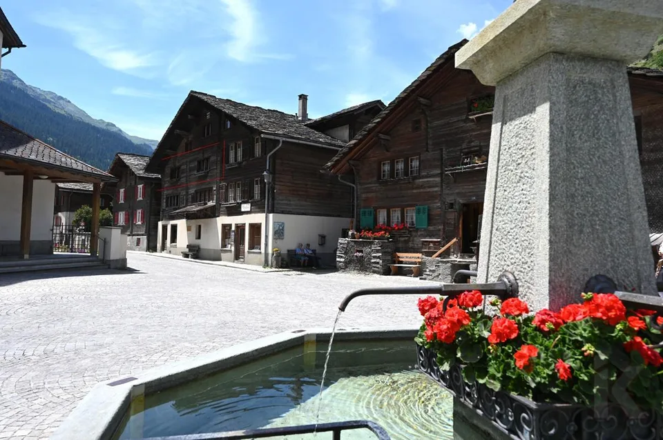 Geräumige 4.5 Zi-Ferienwohnung in Vals
