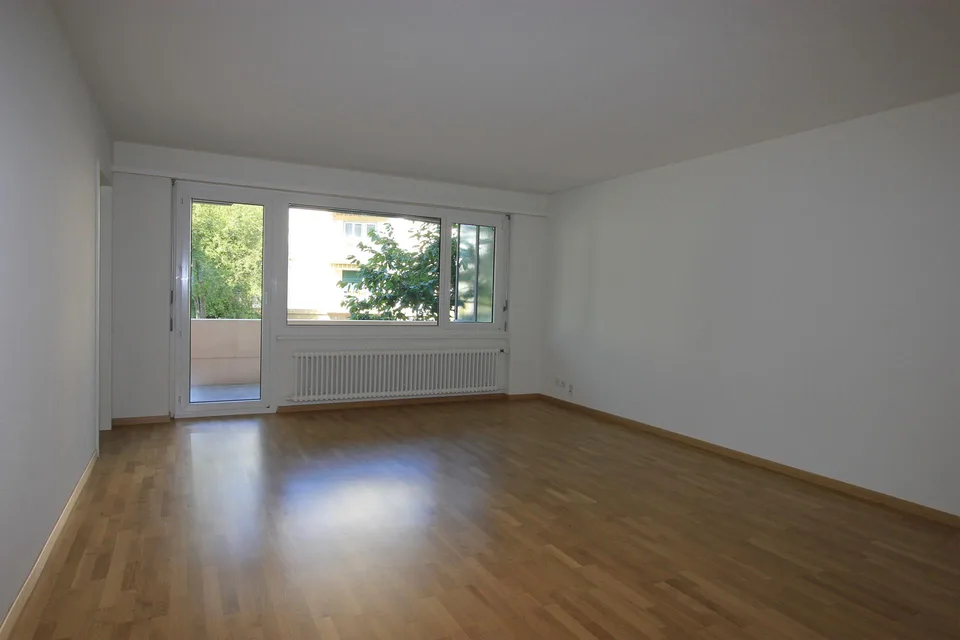 moderne Wohnung in zentraler Lage mit Schwimmbad!
