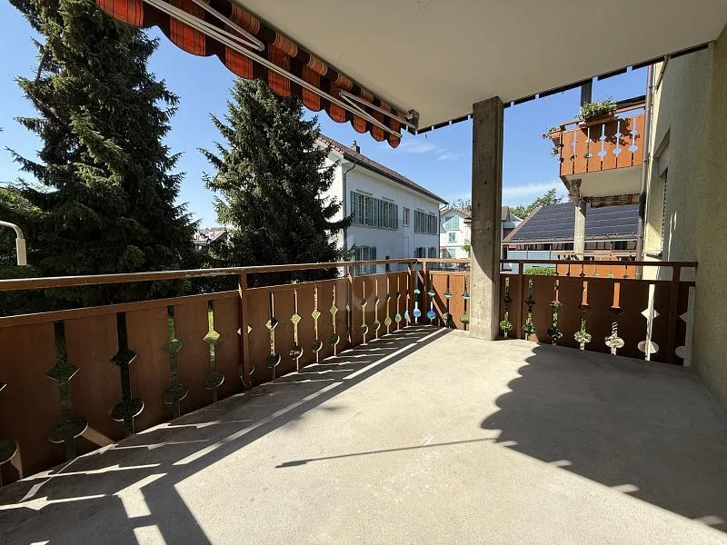 FRISCH RENOVIERT MIT GROSSEM BALKON