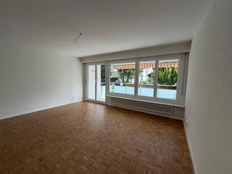 frisch sanierte 3.5 Zimmerwohnung mit grossem Balkon
