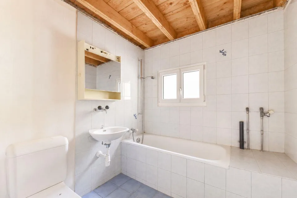 House to renovate with great potential in L'Abbaye