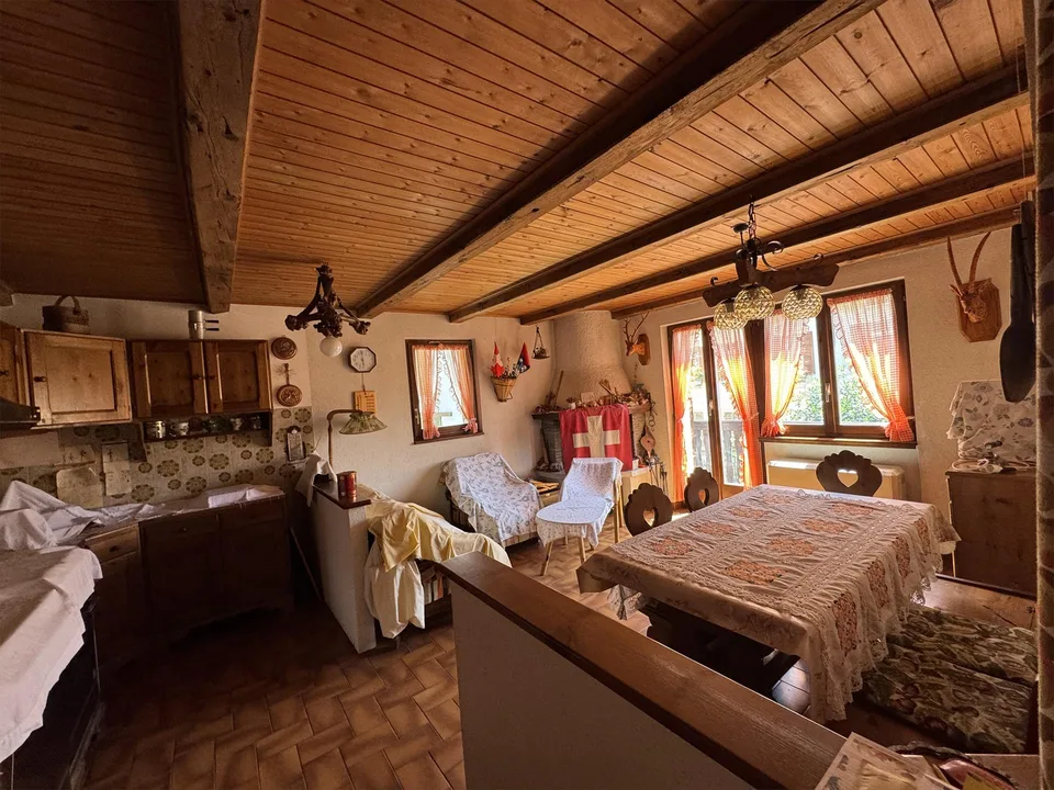 🏡 Malvaglia | Stabile con 3 appartamenti e rustico