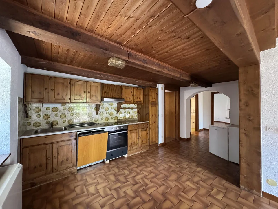 🏡 Malvaglia | Stabile con 3 appartamenti e rustico