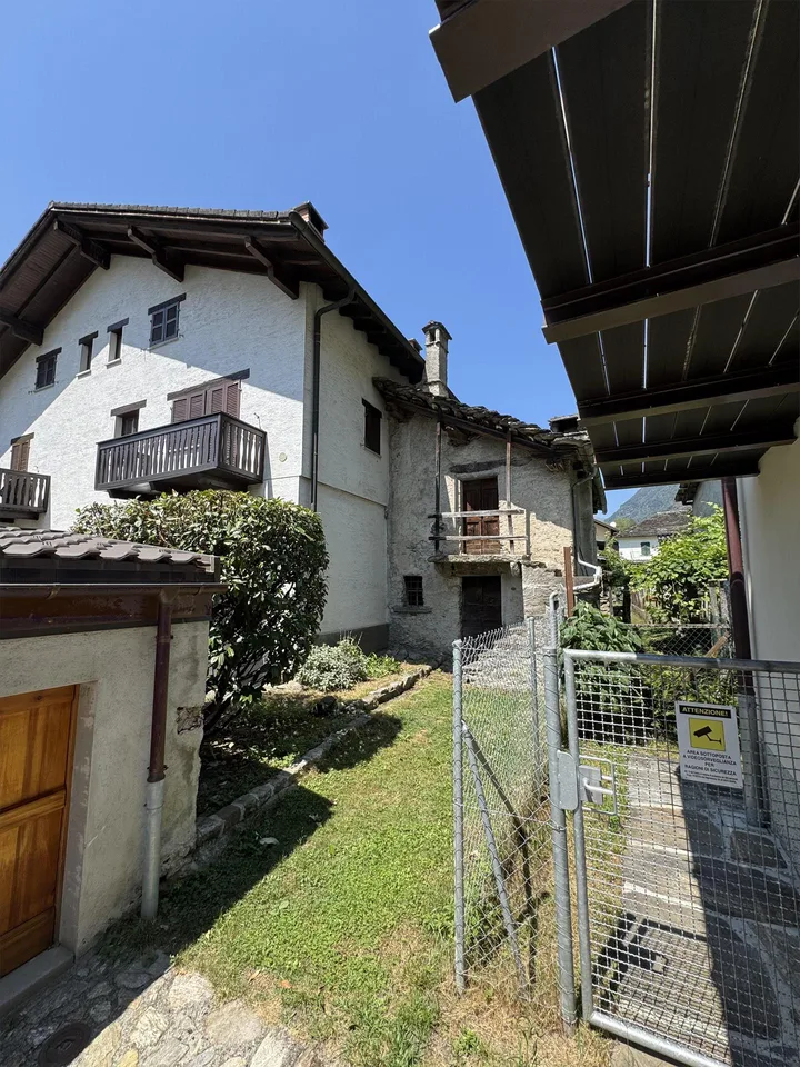 🏡 Malvaglia | Stabile con 3 appartamenti e rustico