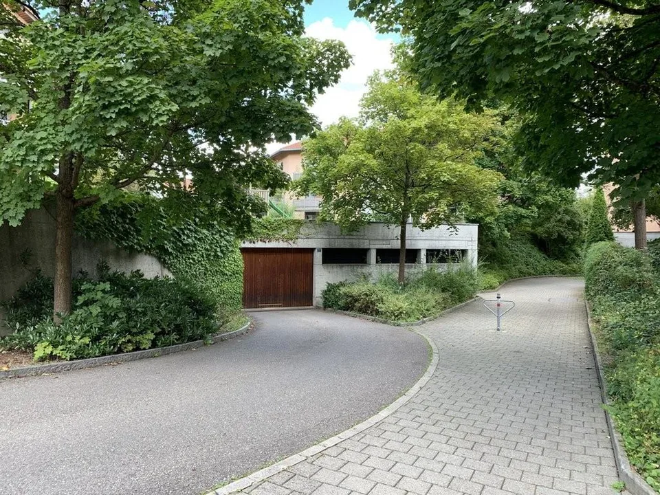 Einstellhallenplatz in Belp