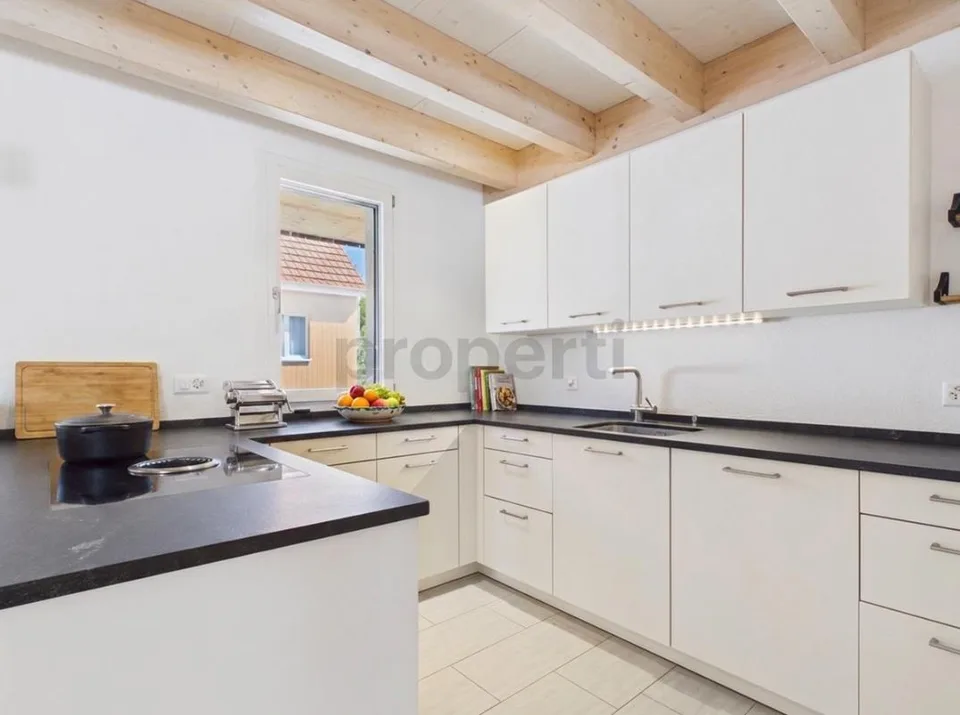 Style Loft Moderne, Emplacement Ensoleillé et Sensation de Vie Proche de la Nature