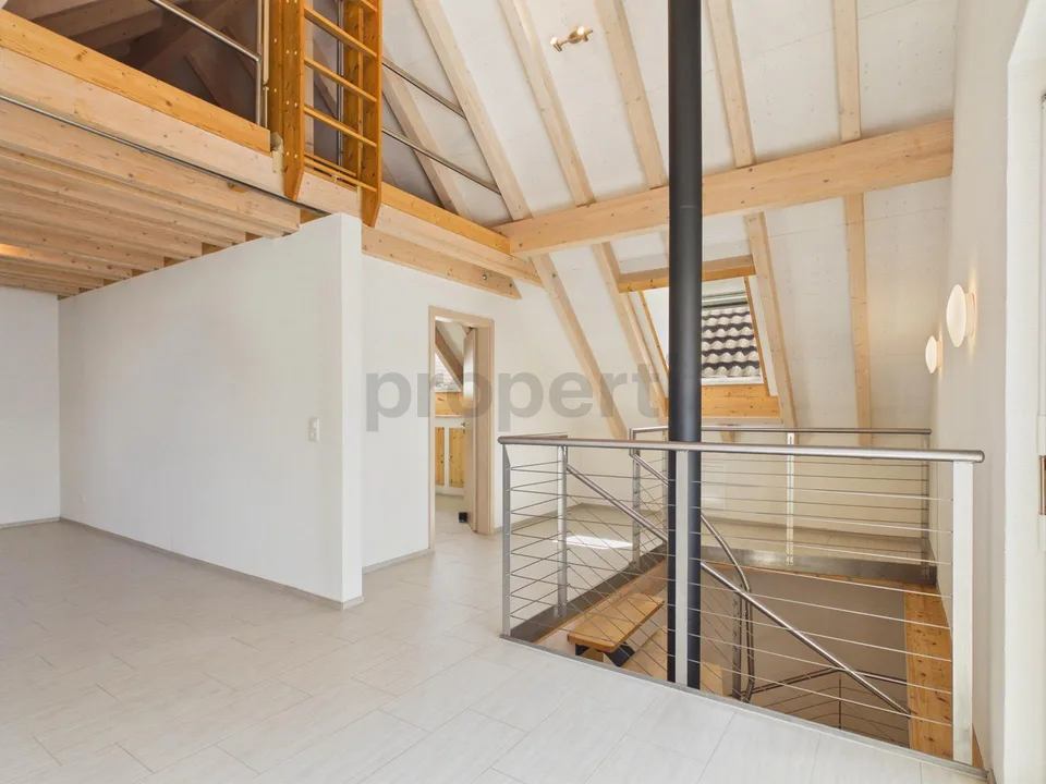 Style Loft Moderne, Emplacement Ensoleillé et Sensation de Vie Proche de la Nature