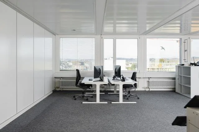 Helle Büro-, Praxis-, Gewerbeflächen mit Nebenräumen und Keller