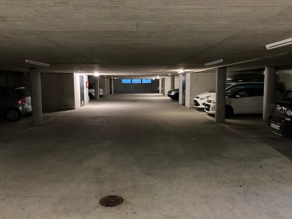 Parcheggio interno a Giubiasco - presso Via Ressiga 10 E/F/G