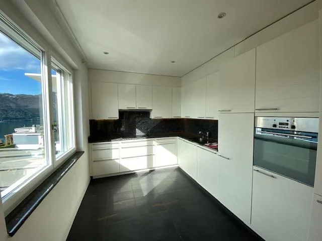 Beautiful 5.5-room apartment with stunning lake view