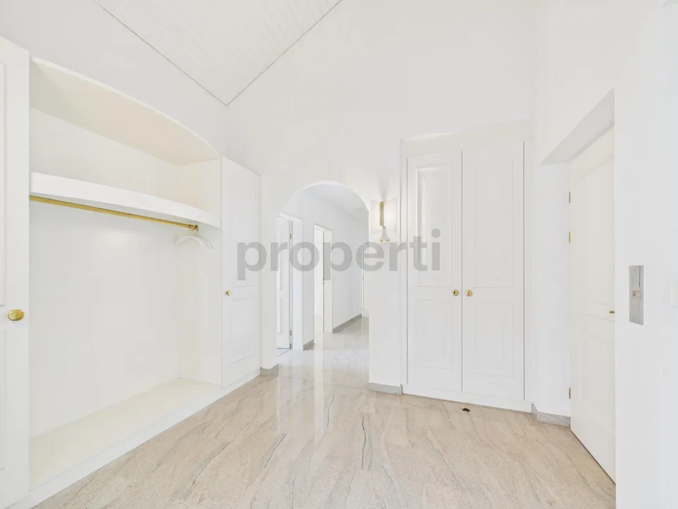Neu renovierte 6.5-Zimmer-Elegantwohnung mit Lift und Keller, Ennet...