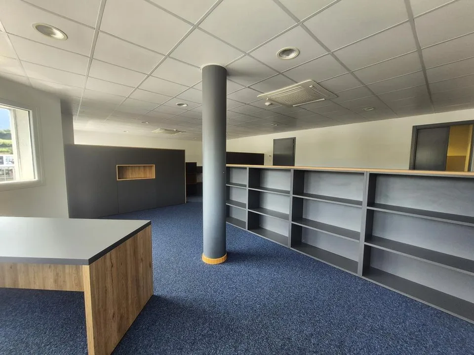 CONTHEY - BEAUX BUREAUX A LOUER