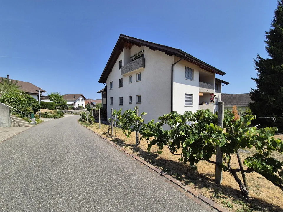 Schöne 4 1/2 - Zimmerwohnung an zentraler Lage