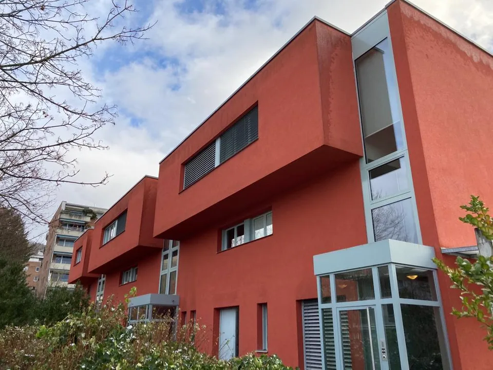 Attraktive 4.5-Zimmerwohnung mit Schwimmteich zur Mitbenutzung
