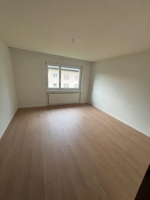 Preiswerte Familienwohnung in Wohngegend