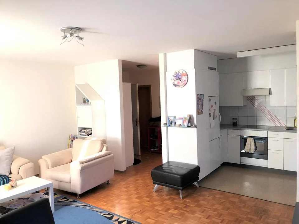 Grosse 2.5 Zi-Wohnung mit Sitzplatz im Lachenquartier