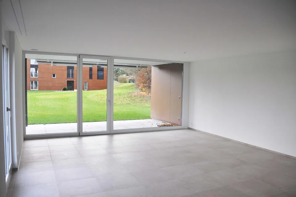 Moderne 3.5-Zimmer-Gartenwohnung im Grünen und Zentrumsnah