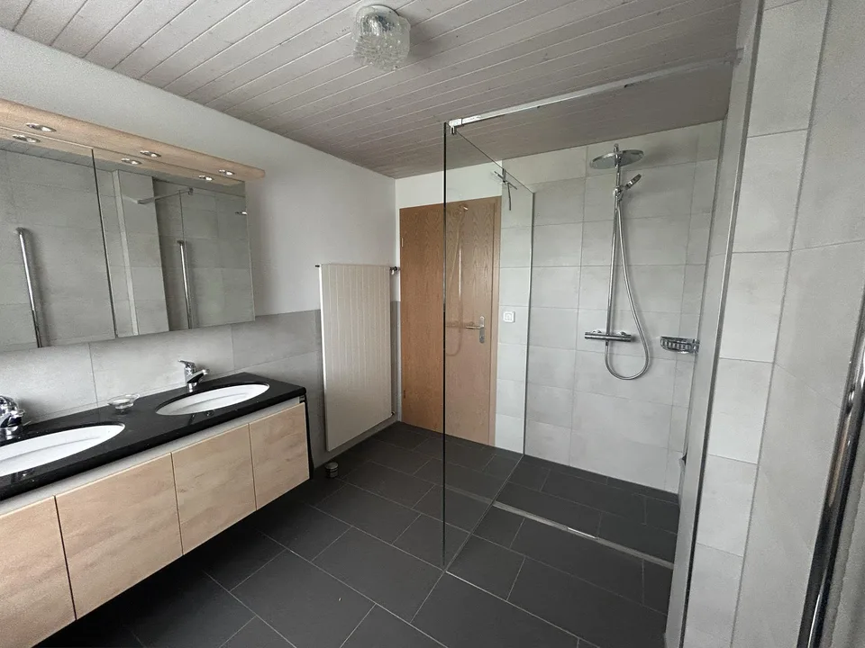 grosszügiges Haus an schöner Lage