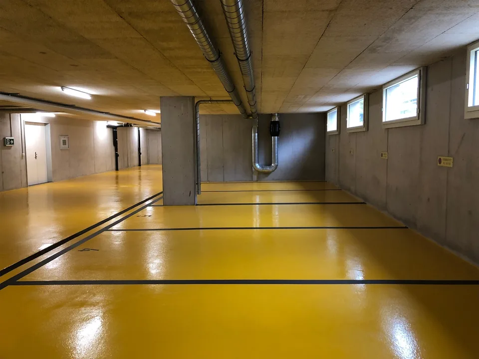 Kleinwagen-Einstellhallenplatz an zentraler Lage in Laufen - kw23