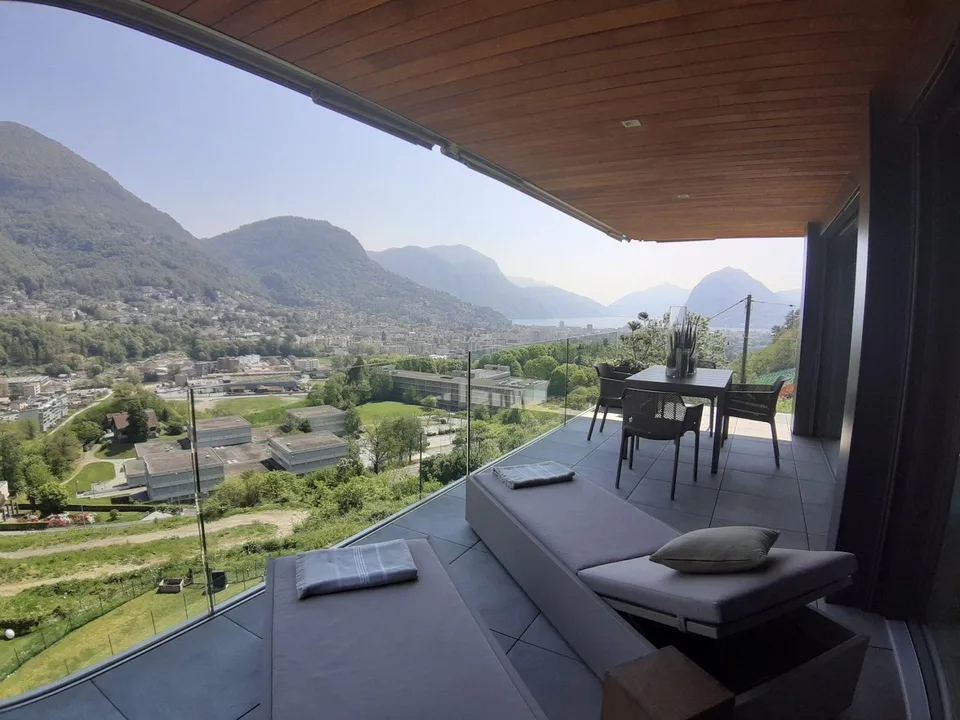 APPARTAMENTO CON PIACEVOLE VISTA LAGO | FLAT WITH PLEASANT LAKE VIE... – Foto 6 von 13