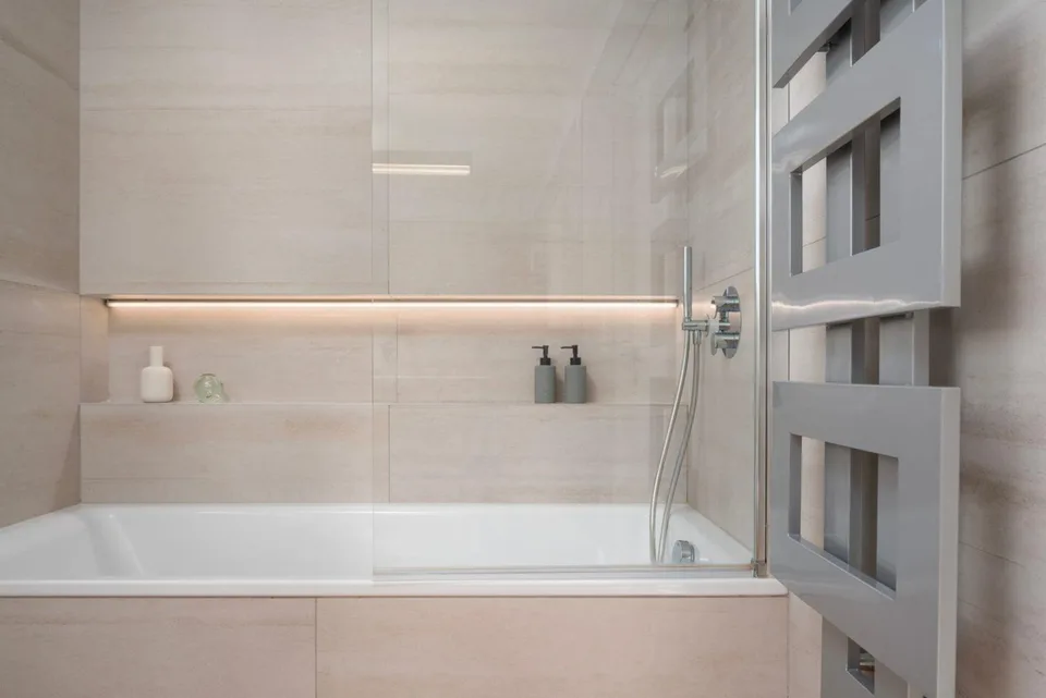 APPARTAMENTO CON PIACEVOLE VISTA LAGO | FLAT WITH PLEASANT LAKE VIE... – Foto 13 von 13
