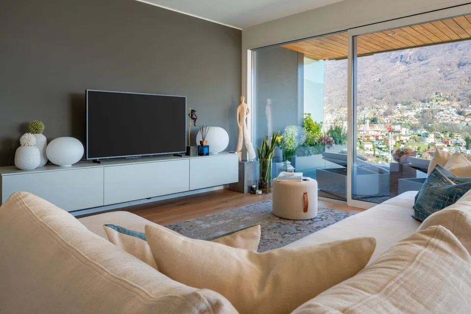 APPARTAMENTO CON PIACEVOLE VISTA LAGO | FLAT WITH PLEASANT LAKE VIE... – Foto 7 von 13