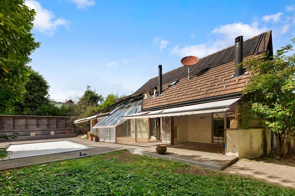Piscina, Sauna e Veranda: Casa unifamiliare indipendente con molto potenziale